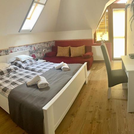Aranyló apartmanház Hajdúszoboszló Esterno foto